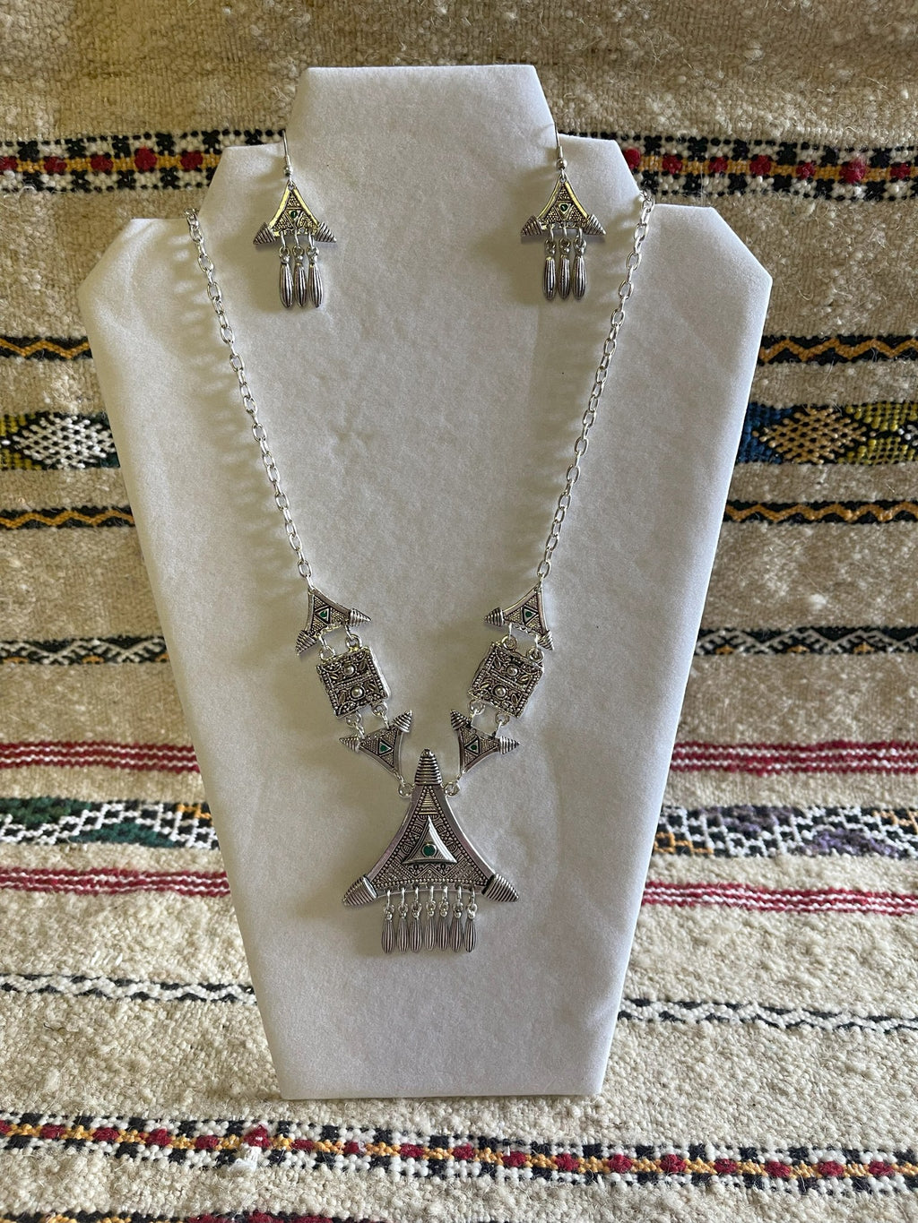 Amna Necklace Earrings Set Green
