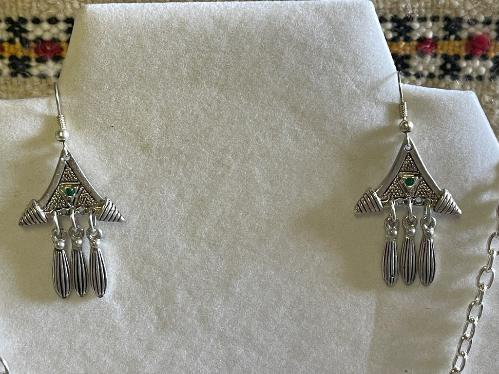 Amna Necklace Earrings Set Green