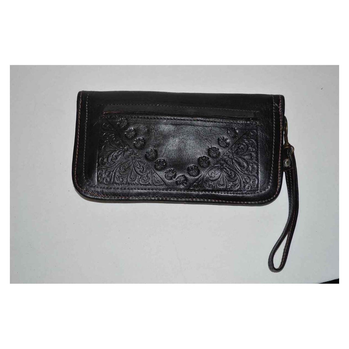 Marwa Leather Clutch Carved - Black