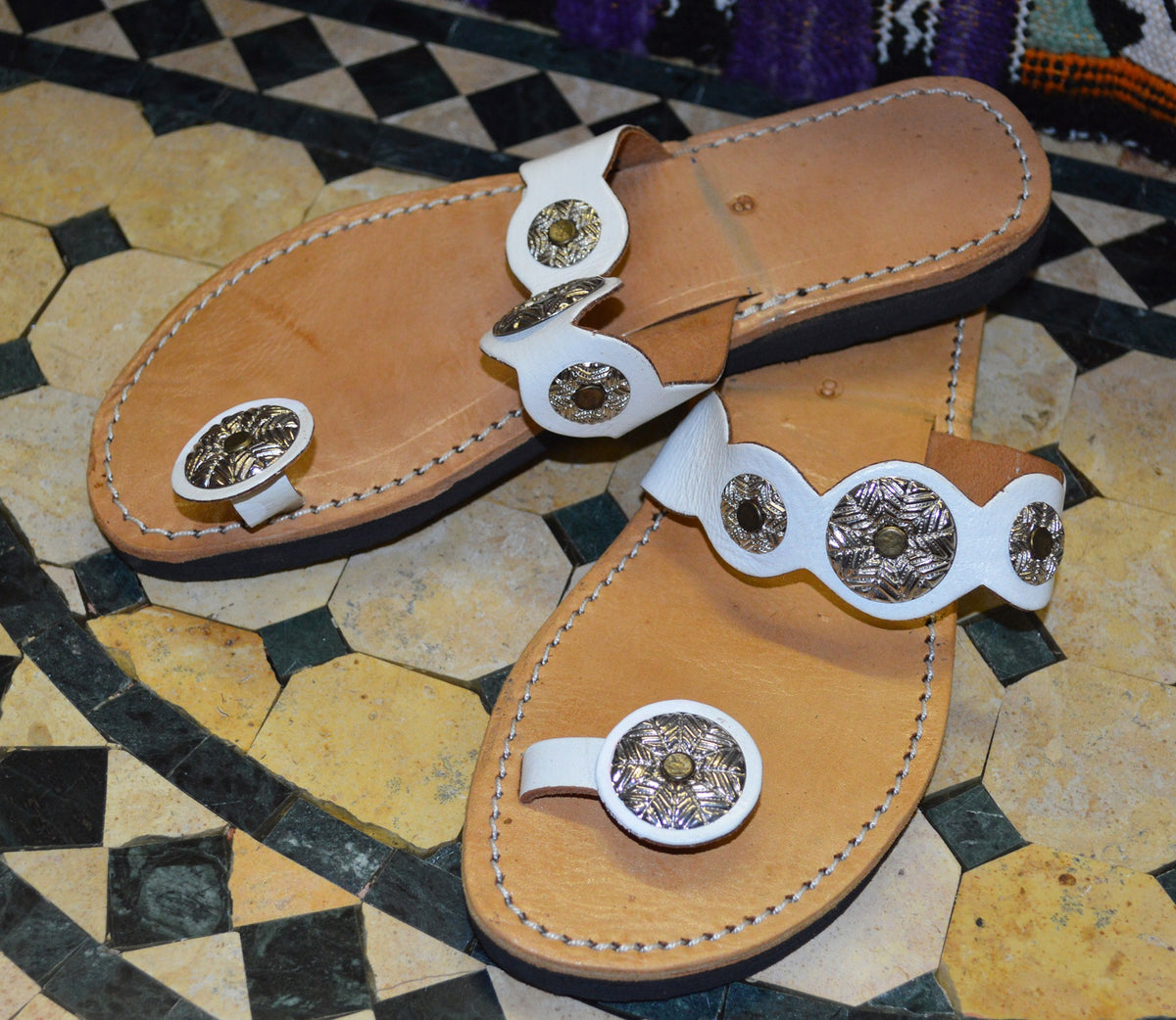 Mona Leather Sandals Medallion - White and Tan