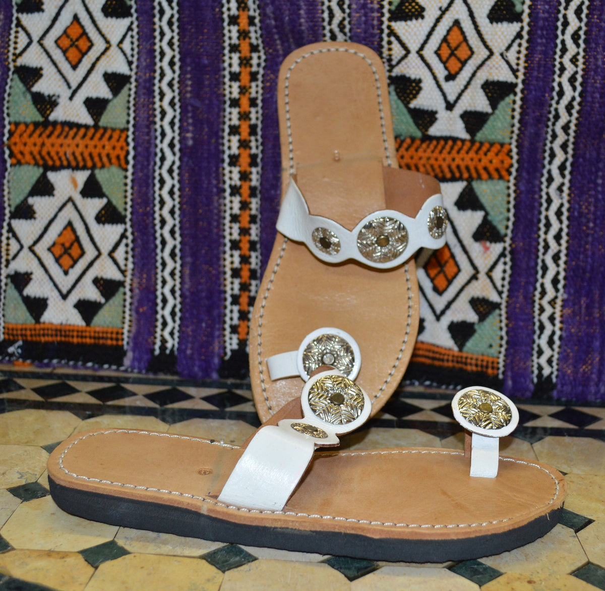 Mona Leather Sandals Medallion - White and Tan
